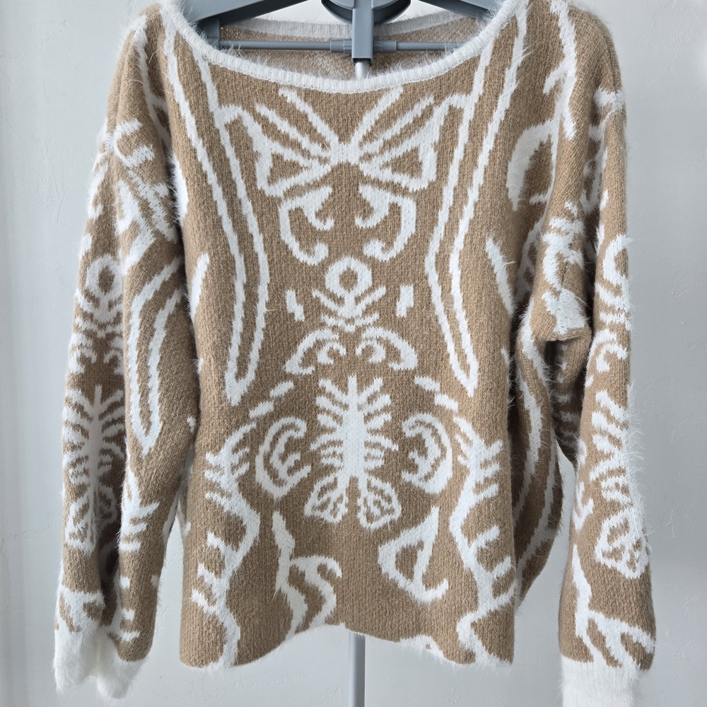 Elegant Beige and White Patterned Sweater